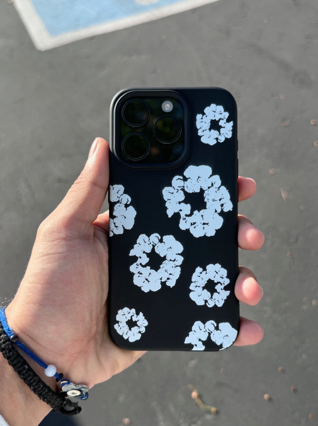 Cotton Wreath Case (Black/White) – The Case Market Cotton Wreath Case (Black/White) – The Case Market